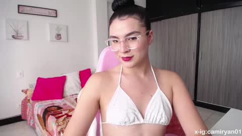 X IGcamiryan01 online show from February 12, 2025, 6:09 pm