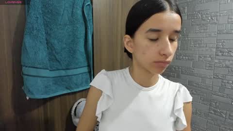 CamilaVill online show from April 9, 2026, 5:18 am