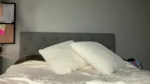 Snapshot of camilaxcruz chatting on September 30, 2025, 1:43 am Camila Cruz online show from September 30, 2025, 1:43 am