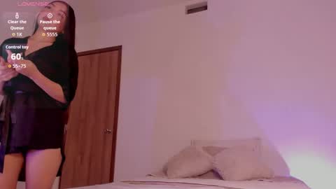 Camile online show from October 3, 2025, 6:54 am