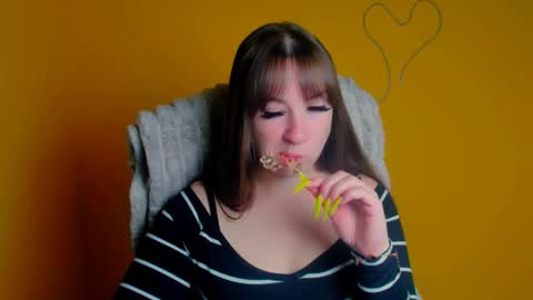 Snapshot of camilla_body chatting on May 16, 2026, 5:37 am Camilla online show from May 16, 2026, 5:37 am