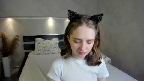 Camilla online show from October 6, 2025, 1:03 am