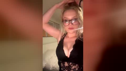 camilleclairexo online show from March 26, 2026, 7:03 am