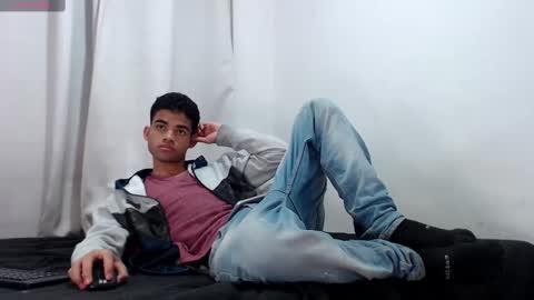 camillo_beischel_ online show from September 28, 2025, 5:29 pm