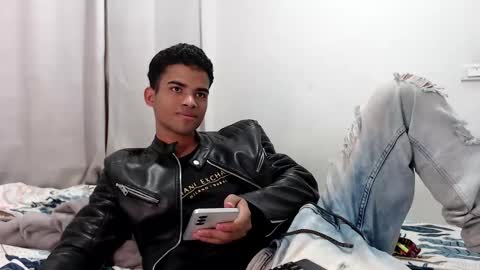 camillo_beischel_ online show from December 15, 2025, 8:35 pm