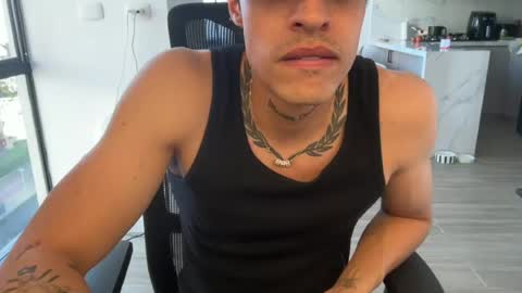 Snapshot of camilo__ chatting on June 23, 2026, 8:18 pm camilo online show from June 23, 2026, 8:18 pm