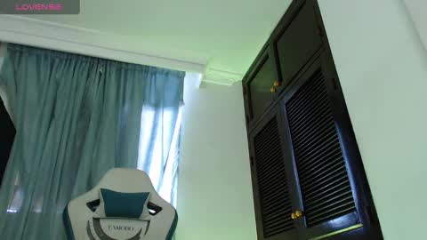 camilo_contre21 online show from December 4, 2024, 9:24 pm