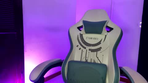 camilo_contre21 online show from January 28, 2025, 12:26 am