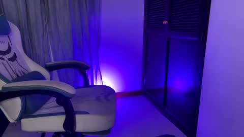 camilo_contre21 online show from February 4, 2025, 12:08 am