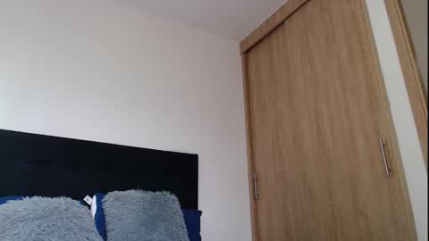 camilo_contre21 online show from September 19, 2025, 7:25 pm