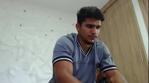 camilo_contre21 online show from October 24, 2025, 9:33 pm