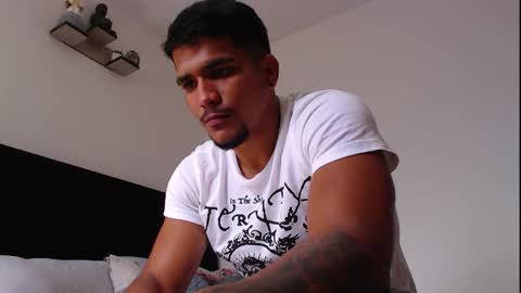 camilo_contre21 online show from November 5, 2025, 7:03 pm