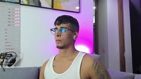   INDEPENDENT MODEL online show from January 24, 2025, 7:51 am