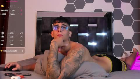   INDEPENDENT MODEL online show from February 1, 2025, 8:39 am