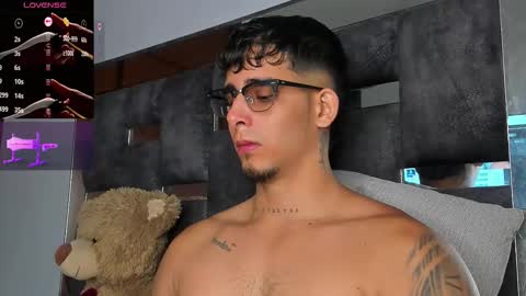 Snapshot of camilo_ospina_ chatting on October 4, 2025, 8:34 am INDEPENDENT MODEL online show from October 4, 2025, 8:34 am