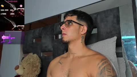 Snapshot of camilo_ospina_ chatting on October 22, 2025, 6:02 am INDEPENDENT MODEL online show from October 22, 2025, 6:02 am