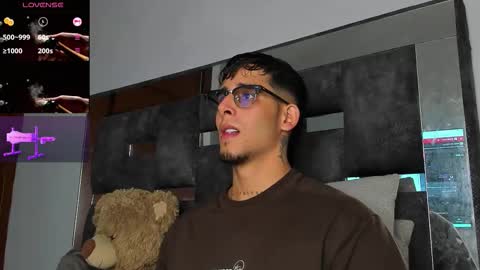 Snapshot of camilo_ospina_ chatting on October 28, 2025, 11:36 am INDEPENDENT MODEL online show from October 28, 2025, 11:36 am