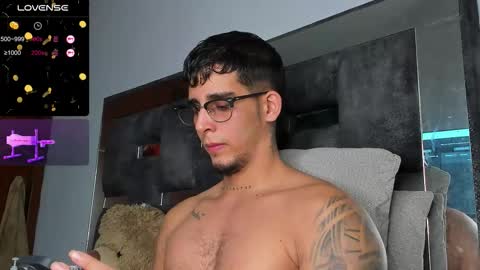 Snapshot of camilo_ospina_ chatting on November 25, 2025, 9:42 am INDEPENDENT MODEL online show from November 25, 2025, 9:42 am