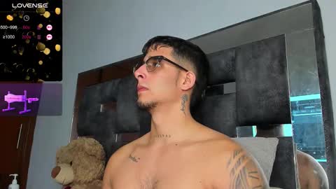 Snapshot of camilo_ospina_ chatting on December 4, 2025, 3:16 am INDEPENDENT MODEL online show from December 4, 2025, 3:16 am