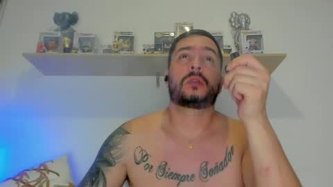 camilo_restrepo21 online show from April 5, 2026, 12:08 am