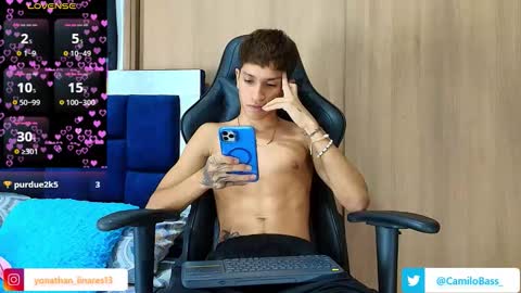 Snapshot of camilobass_ chatting on November 13, 2025, 1:04 am Camilo Bass online show from November 13, 2025, 1:04 am