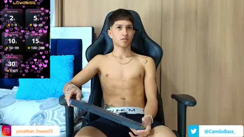 Snapshot of camilobass_ chatting on November 16, 2025, 1:33 am Camilo Bass online show from November 16, 2025, 1:33 am