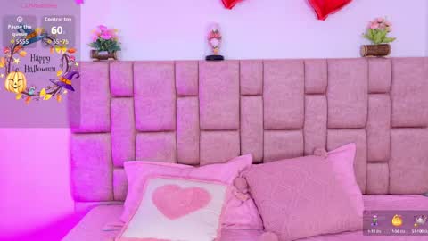 camiluxe online show from October 8, 2025, 12:58 pm