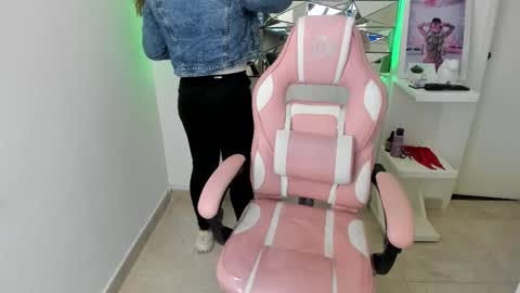 camixxx_m online show from November 12, 2025, 12:16 pm