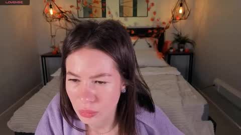 Camilla online show from November 5, 2025, 2:39 pm