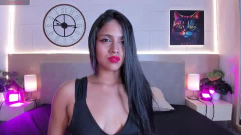 Camila online show from November 10, 2025, 7:35 pm