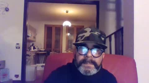Snapshot of camomilla72 chatting on February 28, 2025, 11:01 pm Cristian online show from February 28, 2025, 11:01 pm