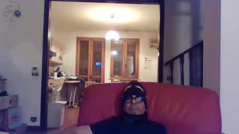 Snapshot of camomilla72 chatting on March 3, 2025, 3:53 pm Cristian online show from March 3, 2025, 3:53 pm