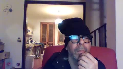 Snapshot of camomilla72 chatting on March 5, 2025, 10:43 pm Cristian online show from March 5, 2025, 10:43 pm