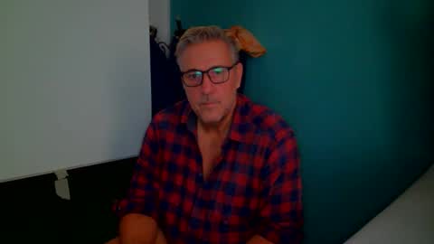 camunication online show from October 25, 2025, 10:23 am