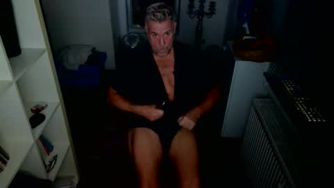 camunication online show from November 17, 2025, 10:15 pm