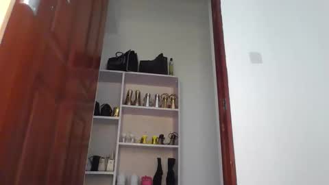 Canah online show from September 25, 2025, 4:49 am