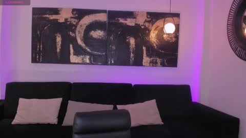  Candanse R  online show from February 4, 2026, 8:47 pm