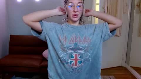 Snapshot of candicamgirl chatting on November 14, 2025, 5:33 pm MissCandiJones online show from November 14, 2025, 5:33 pm