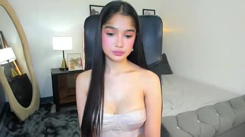 Snapshot of candiceferragamo chatting on October 18, 2025, 5:14 pm candiceferragamo online show from October 18, 2025, 5:14 pm