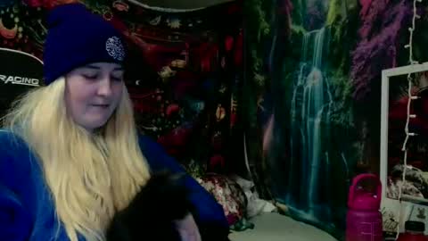 Candi online show from June 1, 2026, 7:37 pm