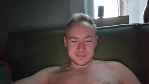 Snapshot of candy_boy_xoxo chatting on June 7, 2026, 7:39 pm candy_boy_xoxo online show from June 7, 2026, 7:39 pm
