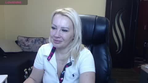 candy_hellenx online show from April 5, 2026, 6:10 am