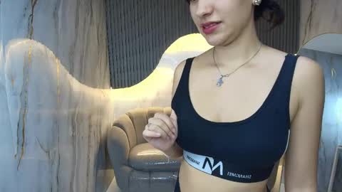 Candy  online show from April 19, 2026, 3:06 am