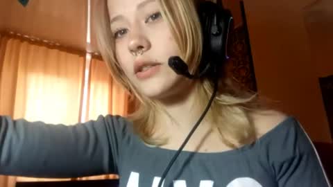 Snapshot of candyceisgrigg chatting on April 11, 2026, 12:09 pm Mia online show from April 11, 2026, 12:09 pm