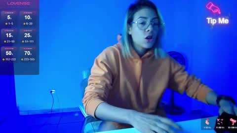 Candy Dowson online show from February 19, 2025, 8:44 am