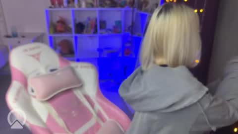 You can call me HH online show from September 14, 2025, 6:51 pm