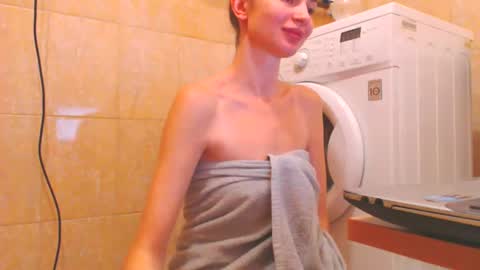 CANDYJESx online show from December 5, 2024, 6:33 pm