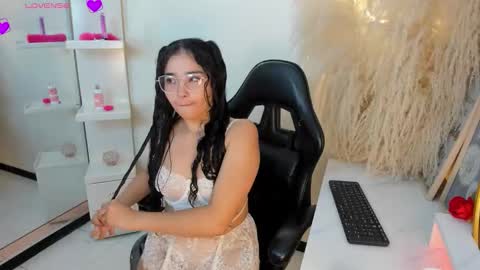 Candy  online show from September 17, 2025, 12:18 pm