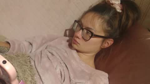 say meow and send tip  online show from October 27, 2025, 6:12 pm