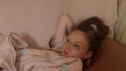 say meow and send tip  online show from May 22, 2026, 7:19 pm